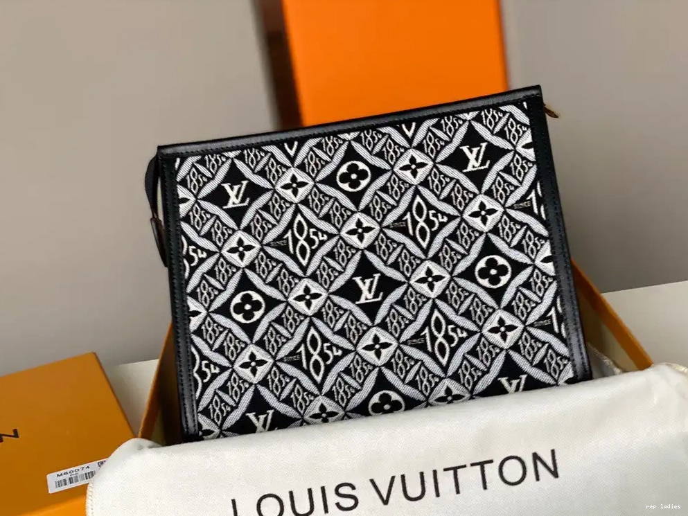 Cheap TOILETRY VUITTON LOUIS 26 1854 POUCH SINCE 0628